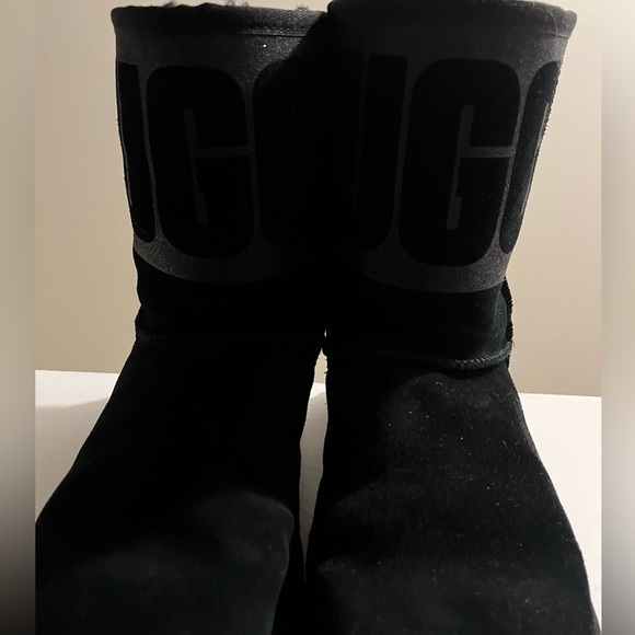 Sz 8 Women’s Ugg Boots - Picture 2 of 3